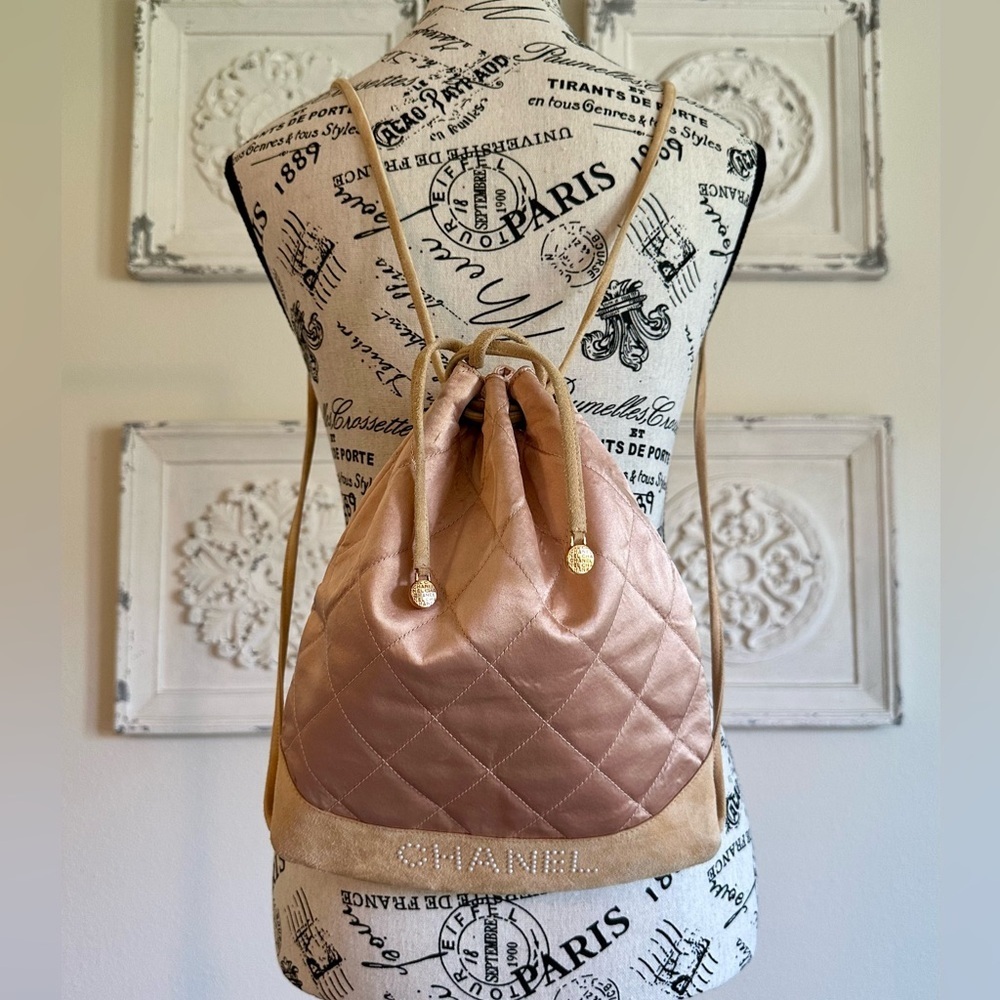 FREE GIVEAWAY! Follow on IG @myexlux free giveaways often